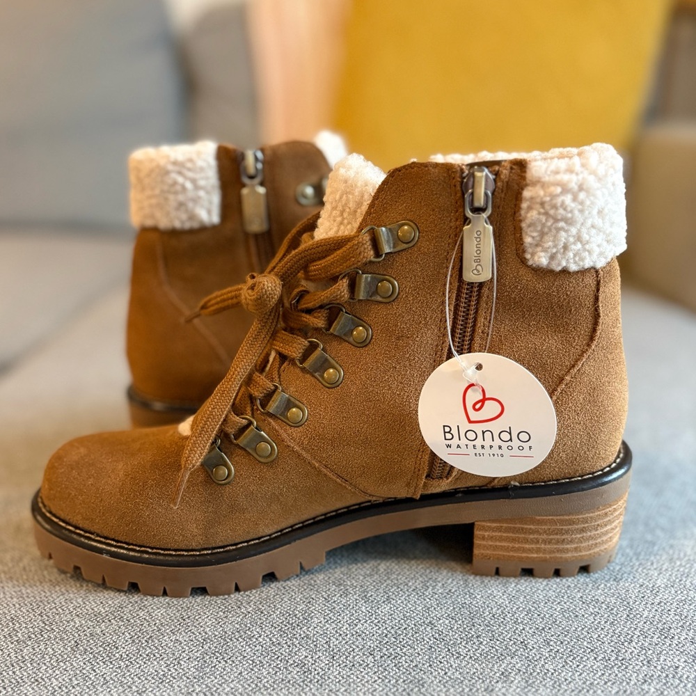 NEW BLONDO Devin Waterproof Suede Booties Women’s size 7.5 Medium
